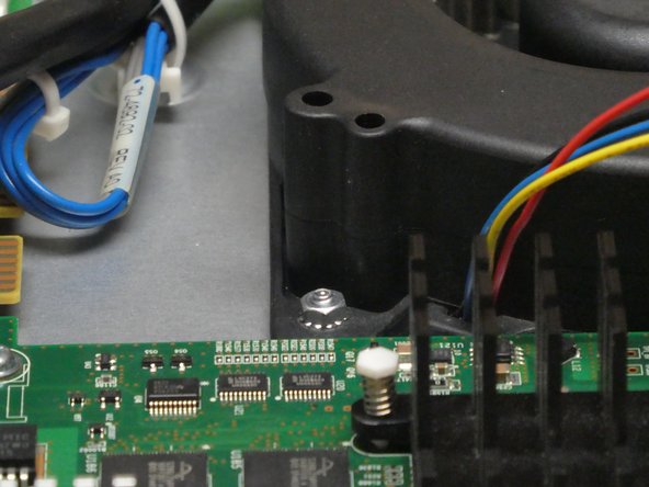 Cisco Catalyst 2960-S Series Network Switch Fan Replacement, Secure the Fan to the chassis: crwdns2935265:011crwdnd2935265:03crwdnd2935265:03crwdne2935265:0