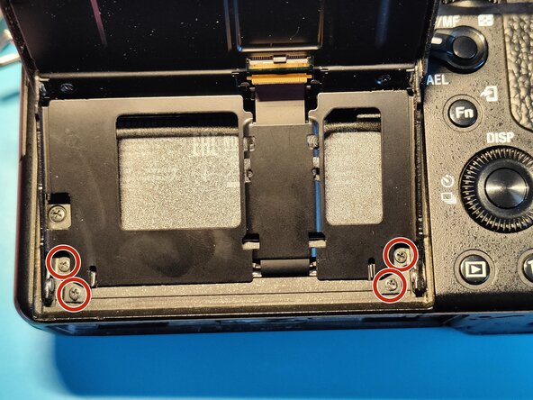Sony A7 II Top Flex Cable replacement, Removing the display: crwdns2935265:010crwdnd2935265:01crwdnd2935265:03crwdne2935265:0