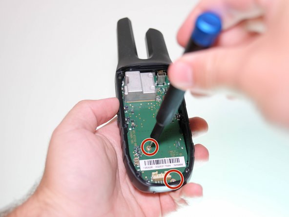 Garmin Rino 700 Satellite Antenna Replacement, Motherboard: crwdns2935265:04crwdnd2935265:02crwdnd2935265:02crwdne2935265:0