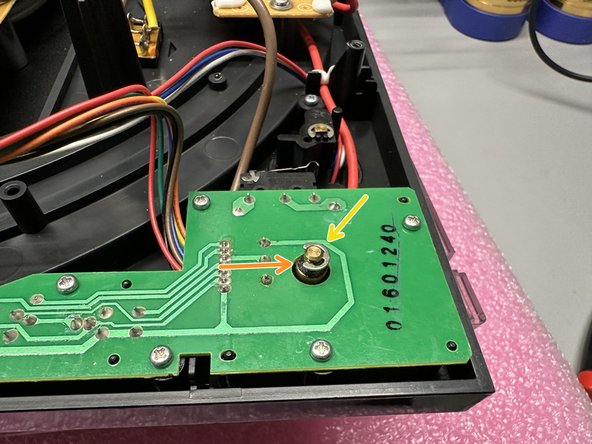 AT-LP120-USB Start/Stop Button Replacement, Replacement: Inserting And Securing The Button: crwdns2935265:010crwdnd2935265:02crwdnd2935265:02crwdne2935265:0