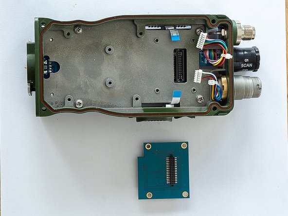 TCA PRC 152A Disassembly, Peripheral back card: crwdns2935265:08crwdnd2935265:03crwdnd2935265:03crwdne2935265:0
