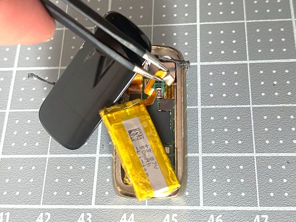Fitbit Luxe Teardown, Battery Removal: crwdns2935265:06crwdnd2935265:02crwdnd2935265:03crwdne2935265:0