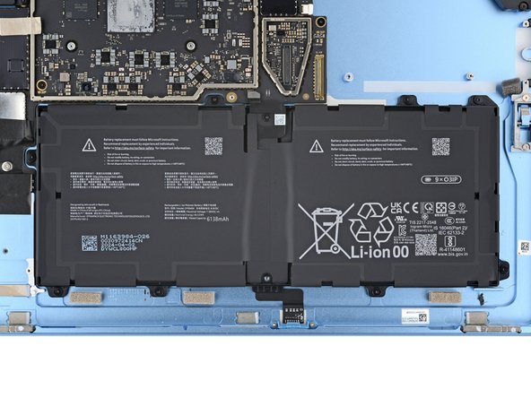 Microsoft Surface Pro 11 Battery Replacement, Remove the battery screws: passo 39, immagine 2 di 2