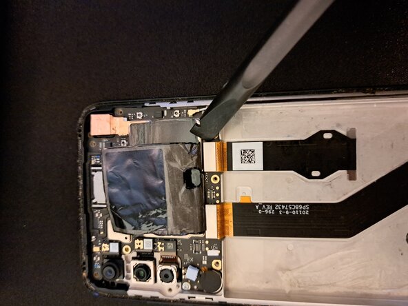 Motorola Moto G Power (2020)/G8 Power Display Replacement, Disconnect display cable: crwdns2935265:09crwdnd2935265:01crwdnd2935265:03crwdne2935265:0