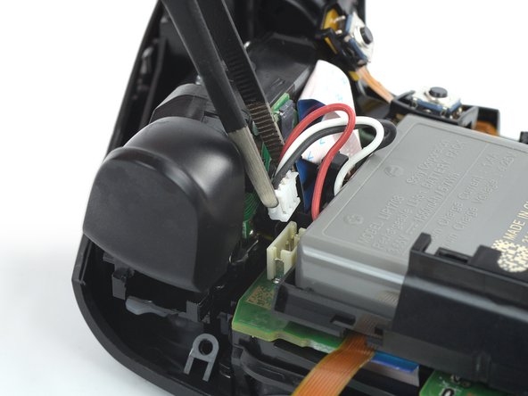 Scuf Reflex Battery Replacement, Disconnect the battery: crwdns2935265:019crwdnd2935265:02crwdnd2935265:02crwdne2935265:0