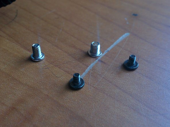 Fujifilm FinePix S5000 Battery Compartment Repair, Finding the Perfect Screws: crwdns2935265:03crwdnd2935265:02crwdnd2935265:03crwdne2935265:0