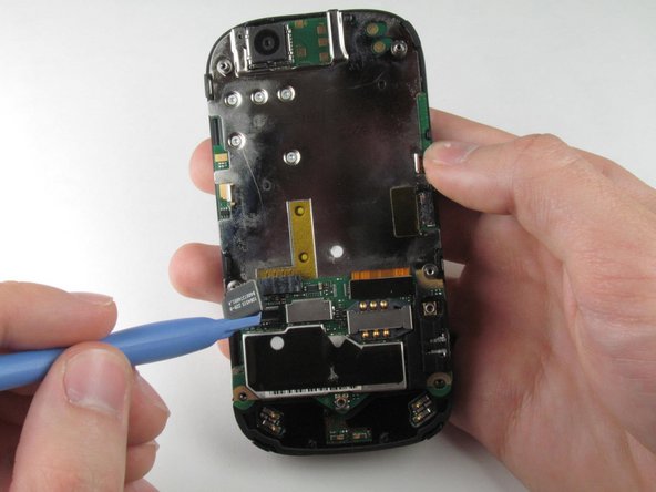 Disassembling Motorola Cliq LCD Shield Plate, Motherboard: crwdns2935265:09crwdnd2935265:02crwdnd2935265:02crwdne2935265:0