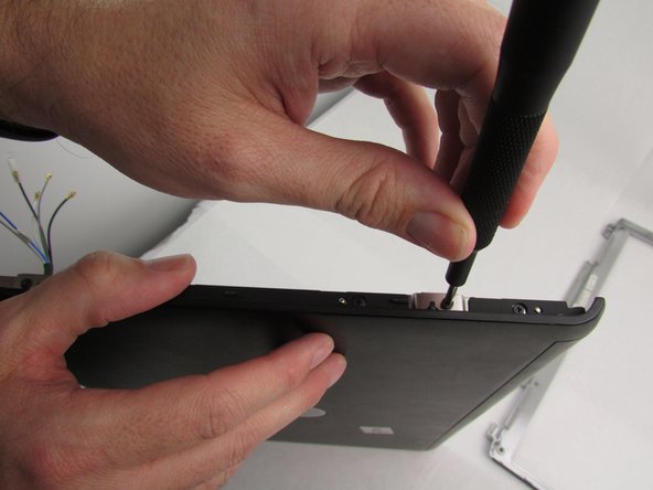 Dell Inspiron 1721 LCD Screen Replacement: step 11, image 2 of 3