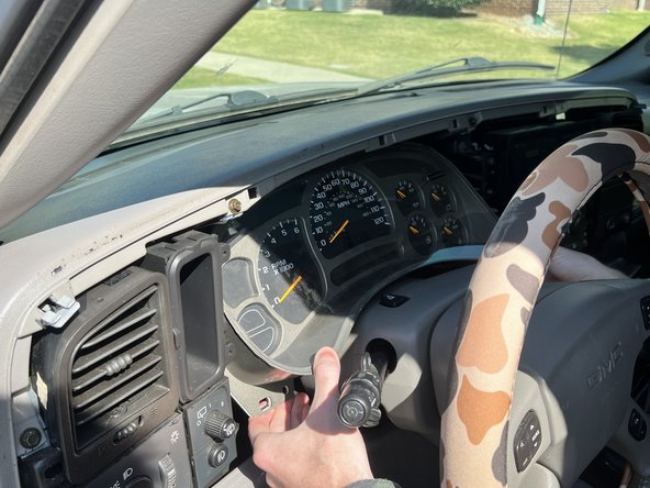 2004 GMC Yukon Instrument Cluster Replacement: crwdns2935265:09crwdnd2935265:02crwdnd2935265:03crwdne2935265:0