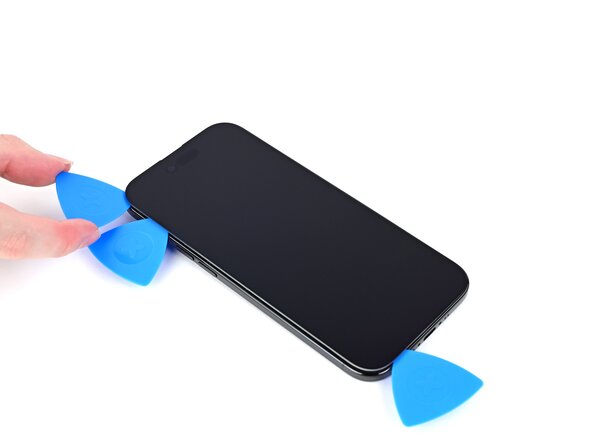 iPhone Air Screen Replacement, Separate the remaining adhesives: crwdns2935265:011crwdnd2935265:01crwdnd2935265:03crwdne2935265:0