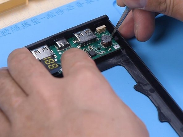 Reuse Old Batteries As A Power Bank: crwdns2935265:05crwdnd2935265:03crwdnd2935265:03crwdne2935265:0