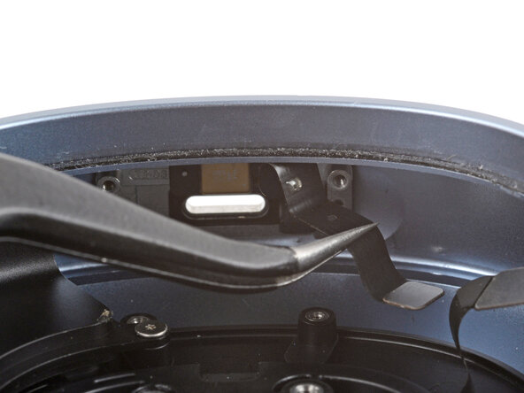 AirPods Max Right Microphone Replacement, Fold the microphone cable: step 35, image 1 of 2