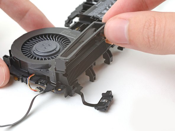 HTC Vive XR Elite Motherboard Replacement, Unclip the heat sink cover: crwdns2935265:0101crwdnd2935265:02crwdnd2935265:02crwdne2935265:0