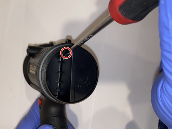 MasterCraft Eliminator Waterproof Spotlight Battery Replacement: Schritt 4, Bild 2 von 3