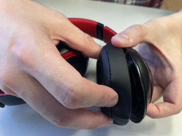 Beats Studio3 Wireless Auxilary Port Replacement, Auxiliary Port: step 1, image 2 of 2