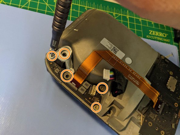 Google Nest Audio Teardown, Daughter Board Removal: crwdns2935265:09crwdnd2935265:02crwdnd2935265:03crwdne2935265:0