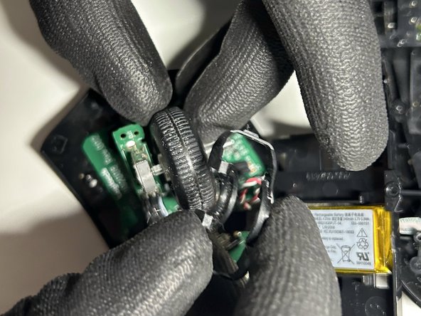 Logitech G703 Lightspeed Scroll Wheel Replacement: passo 7, immagine 2 di 3