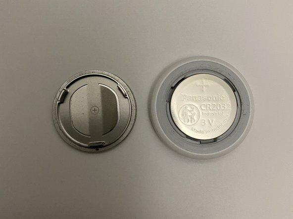 如何将 AirTag 恢复出厂设置: 步骤 6 中的图像 1，2