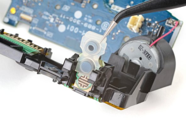 DualShock 4 (CUH-ZCT1U) R2 and L2 Buttons Replacement, Remove the silicone button pads: crwdns2935265:025crwdnd2935265:02crwdnd2935265:03crwdne2935265:0