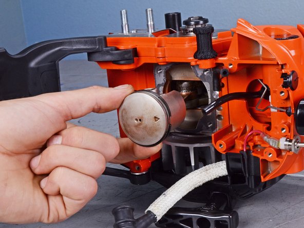 Echo Chain Saw CS4910 2020 Piston Assembly Replacement, Remove the piston assembly: crwdns2935265:041crwdnd2935265:02crwdnd2935265:03crwdne2935265:0