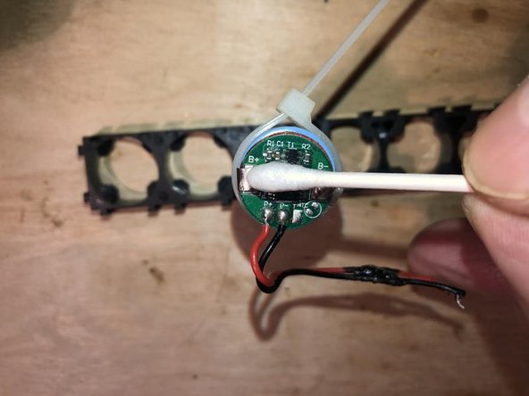 Sol Republic Punk Preparing a new battery for Replacement: crwdns2935265:08crwdnd2935265:03crwdnd2935265:03crwdne2935265:0