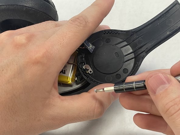 Beats Solo 2 Wireless Power Button Replacement: crwdns2935265:03crwdnd2935265:03crwdnd2935265:03crwdne2935265:0