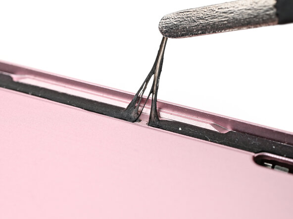 iPhone 15 Screen Replacement, Remove the screen adhesive: 步骤 27 中的图像 3，3