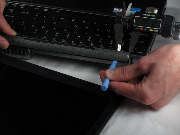 Fujitsu LIFEBOOK P7010D Monitor Replacement: crwdns2935265:06crwdnd2935265:02crwdnd2935265:02crwdne2935265:0