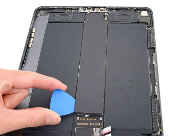 Logic Board Shield Removal, Separate the left edge shield adhesive: stap 0, afbeelding 2 van 3