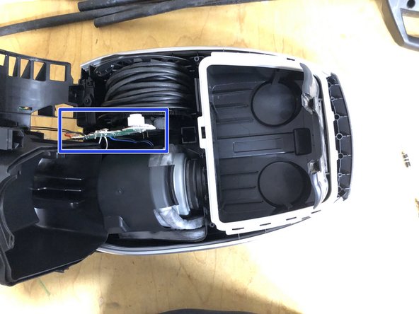 Bosch Pro Animal BSGL5ZOO2 Teardown, Remove motor cover: crwdns2935265:06crwdnd2935265:02crwdnd2935265:03crwdne2935265:0