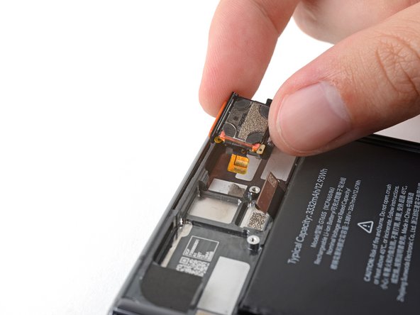 Google Pixel Fold Inner Screen Assembly Replacement, Remove the earpiece speaker: crwdns2935265:0114crwdnd2935265:02crwdnd2935265:03crwdne2935265:0