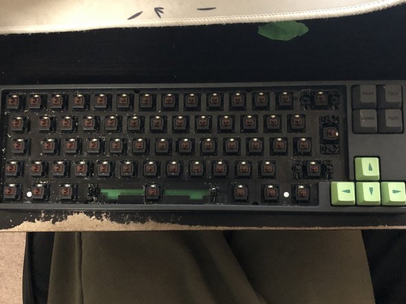 Remplacement des touches du Ducky x Varmilo MIYA Pro Panda: étape 6, image 2 de 2