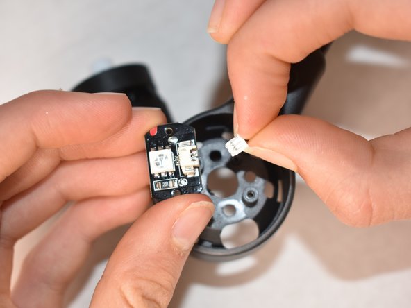 Yuneec Typhoon H LED Board Replacement: crwdns2935265:04crwdnd2935265:02crwdnd2935265:02crwdne2935265:0