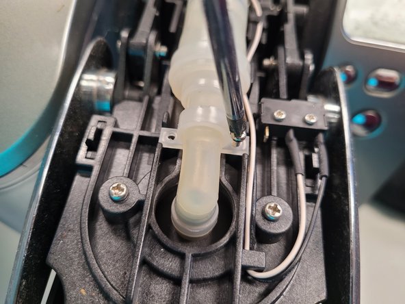 Keurig B70 Platinum Check Valve Replacement: crwdns2935265:03crwdnd2935265:02crwdnd2935265:02crwdne2935265:0