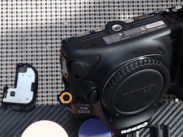 Canon EOS 6D Mark II DC/DC Power Board Replacement, Remove top cover: passo 14, imagem 2 %32