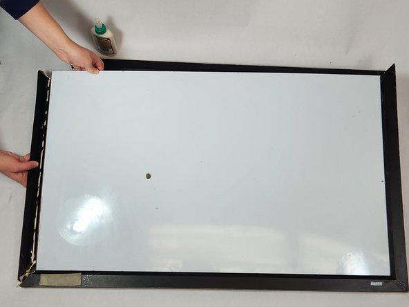 How to Repair a Whiteboard Frame: passo 4, immagine 2 di 3
