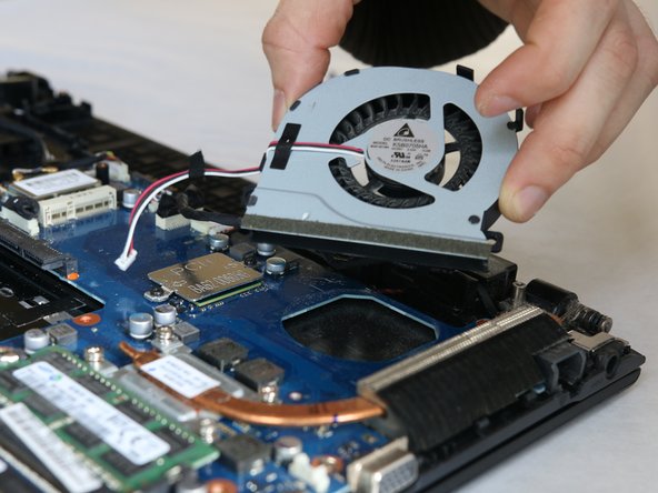 Samsung NP270E5E-K03US Internal Fan Replacement: crwdns2935265:09crwdnd2935265:03crwdnd2935265:03crwdne2935265:0