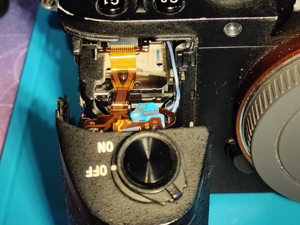 Sony A7 II Top Flex Cable replacement, Removing the grip 3: crwdns2935265:023crwdnd2935265:01crwdnd2935265:02crwdne2935265:0