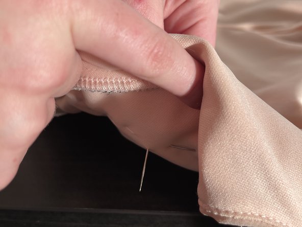 How to Take in a Dress by Hand: crwdns2935265:05crwdnd2935265:02crwdnd2935265:03crwdne2935265:0