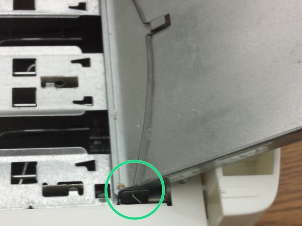 Proctor Silex® 2-Slice Extra Wide Slot Toaster Teardown, Remove Bottom: crwdns2935265:03crwdnd2935265:03crwdnd2935265:03crwdne2935265:0