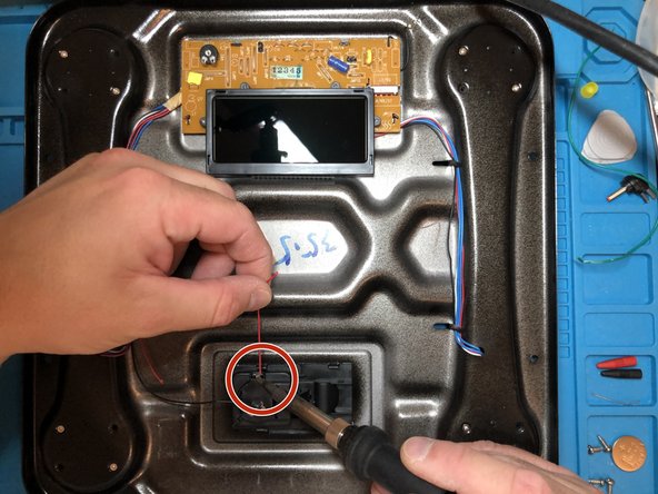 Salter Modell 981 Personenwaage Kabel Reparatur, Alte Kabel entfernen: crwdns2935265:00crwdnd2935265:01crwdnd2935265:02crwdne2935265:0