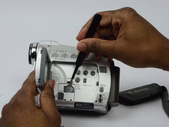 Canon ZR70MC LCD Battery Replacement: crwdns2935265:03crwdnd2935265:02crwdnd2935265:03crwdne2935265:0