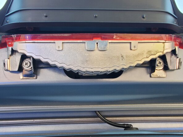 2006 Toyota Matrix Center Brake Light Bulb Replacement, Center brake light bulb: crwdns2935265:01crwdnd2935265:03crwdnd2935265:03crwdne2935265:0