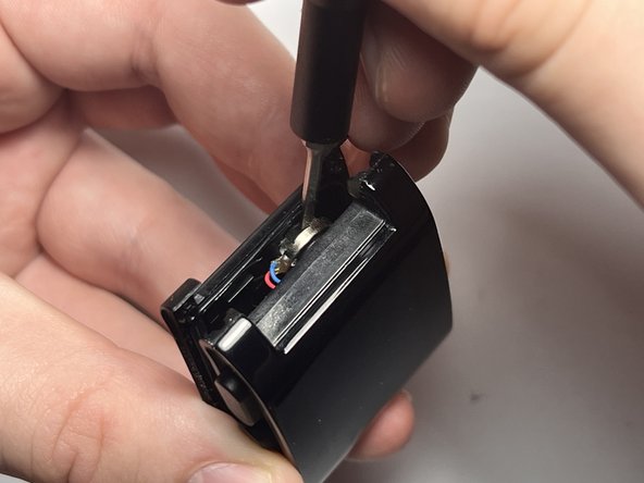 Pebble battery Replacement, Separate haptic component from back: 5 단계, 이미지 3개 중 2개