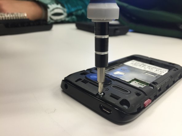 Kyocera Event Ear Piece Speaker Replacement, Remove the screws.: crwdns2935265:03crwdnd2935265:02crwdnd2935265:02crwdne2935265:0