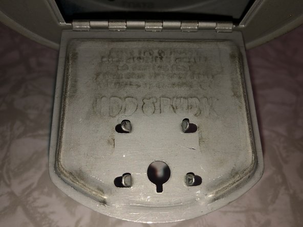 Add-O-Bank Coin Bank Disassembly, Separate the Lock from the Door: crwdns2935265:04crwdnd2935265:02crwdnd2935265:03crwdne2935265:0