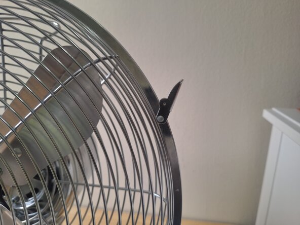 Bionaire BDF1214CR-CN Fan Blade Replacement: 2 단계, 이미지 3개 중 2개