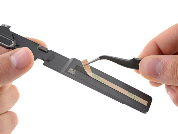 MacBook Air 13" Late 2020 Battery Replacement, Remove the left speaker: crwdns2935265:015crwdnd2935265:02crwdnd2935265:02crwdne2935265:0