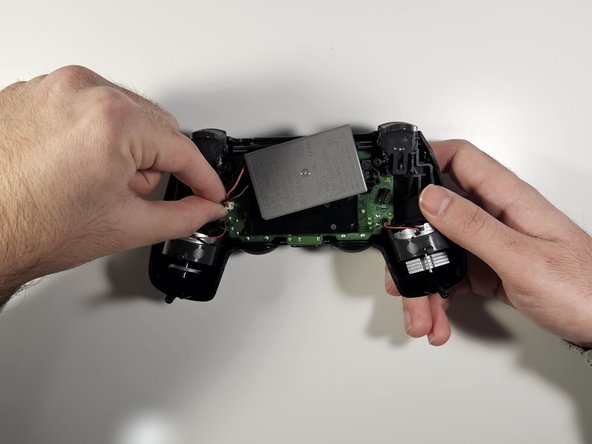 DualShock 4 CUH-ZCT2U D-pad Gasket Replacement: crwdns2935265:07crwdnd2935265:02crwdnd2935265:03crwdne2935265:0