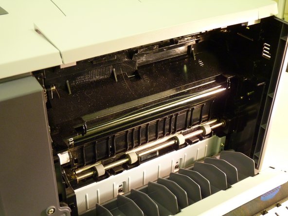 Samsung CLP-300 Fuser Unit Replacement: crwdns2935265:04crwdnd2935265:02crwdnd2935265:02crwdne2935265:0